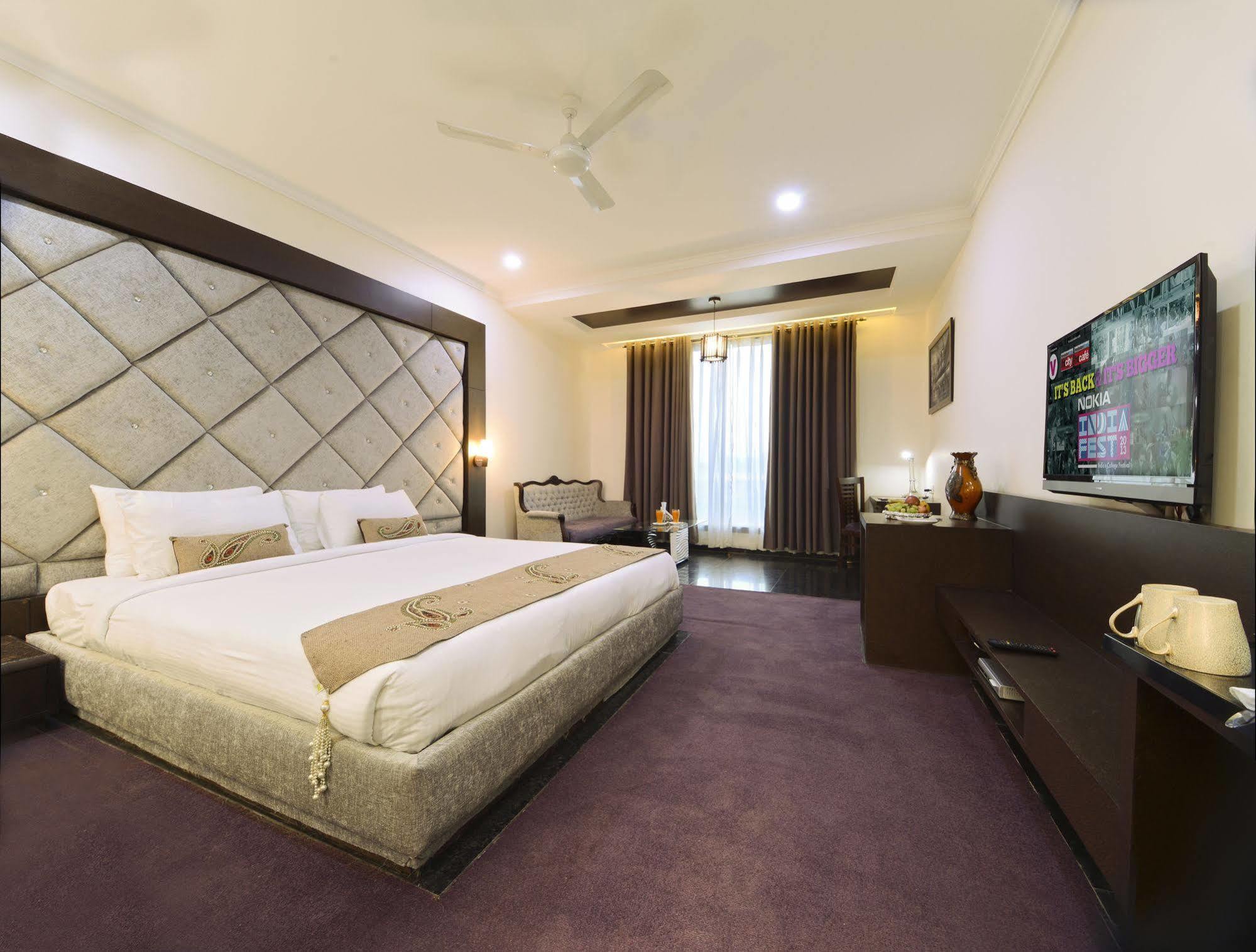 Hotel Crimson Palace Agra (Uttar Pradesh) Exterior foto